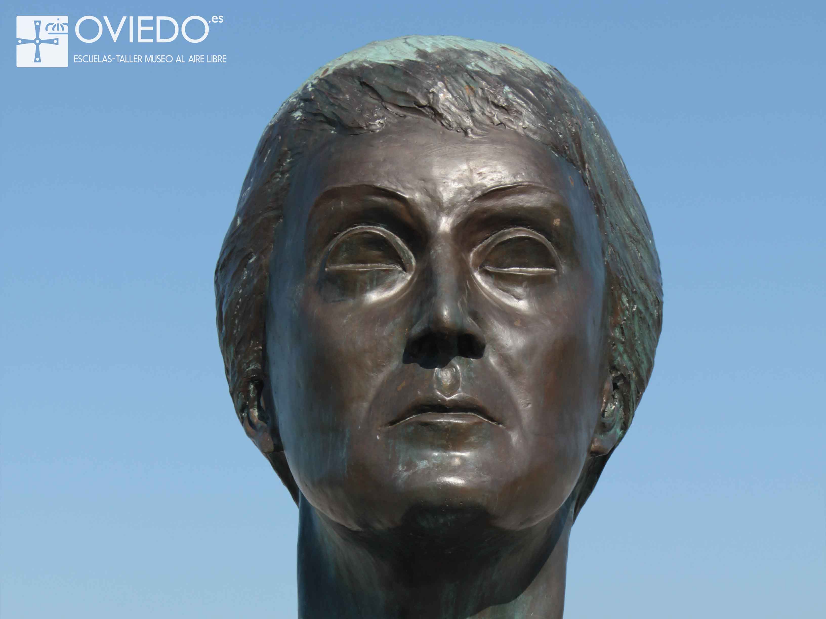 Escultura Dolores Medio